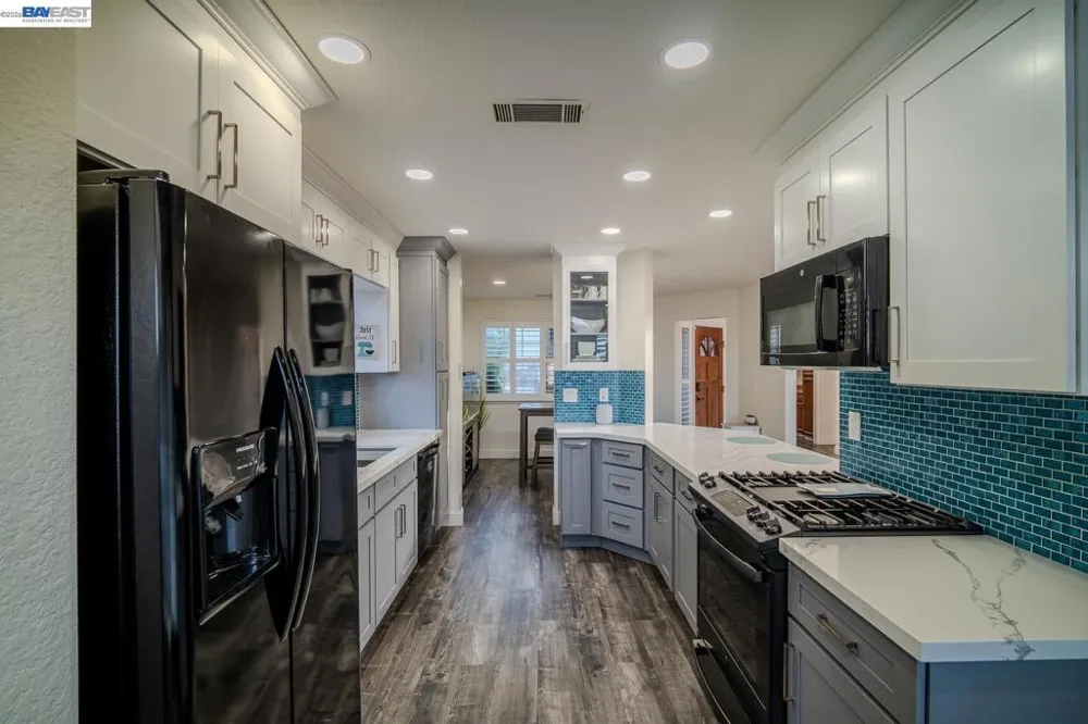 230 Laurelwood Cir Manteca, CA 95336