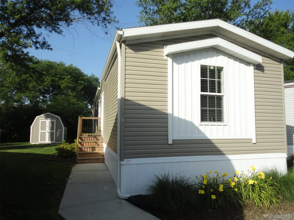 21 Saint Andrews Bedford Township, MI 48182
