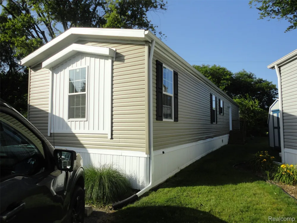21 Saint Andrews Bedford Township, MI 48182