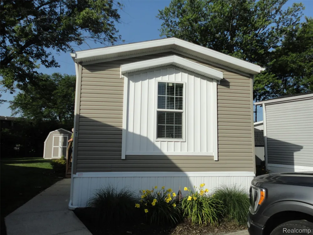 21 Saint Andrews Bedford Township, MI 48182