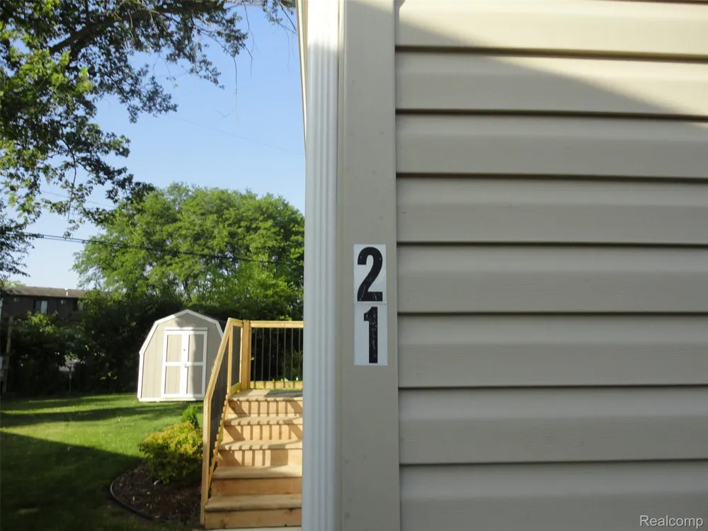 21 Saint Andrews Bedford Township, MI 48182