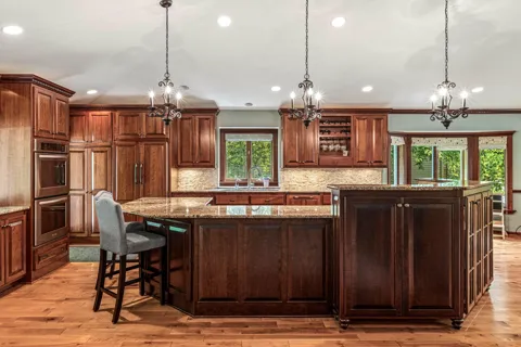 400 Creek Side Drive SE