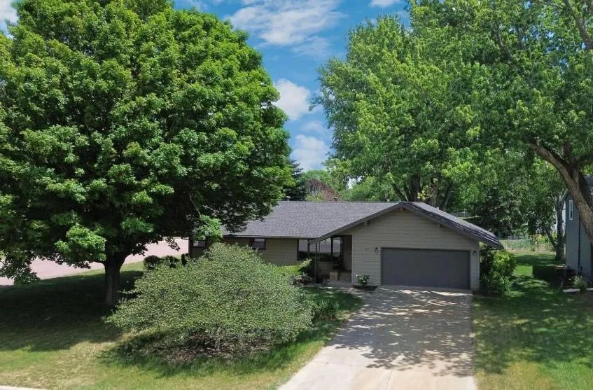 403 S Paffrath Avenue Springfield, MN 56087