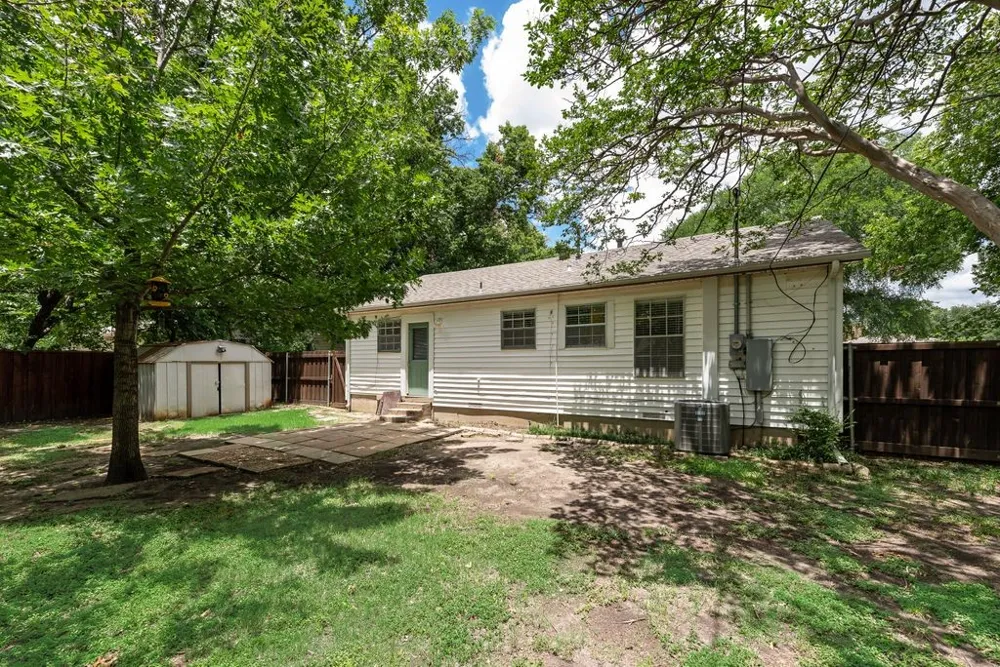 1223 Casa Vale Drive Dallas, TX 75218