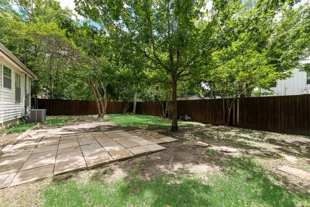 1223 Casa Vale Drive Dallas, TX 75218