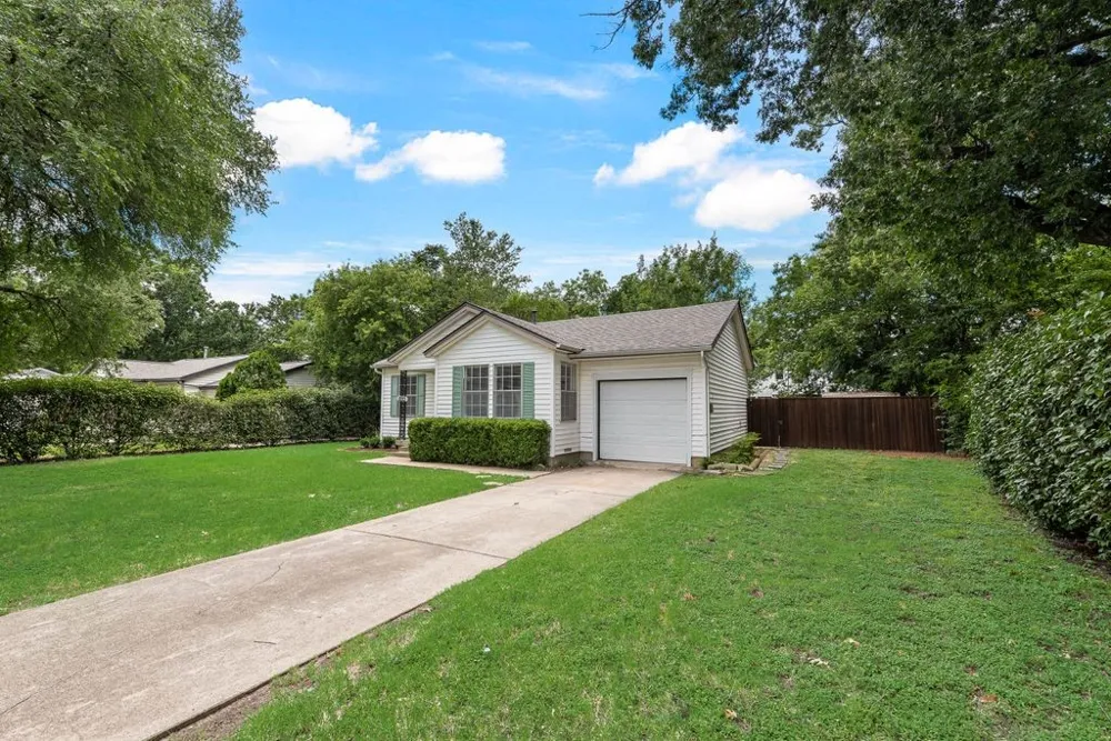 1223 Casa Vale Drive Dallas, TX 75218