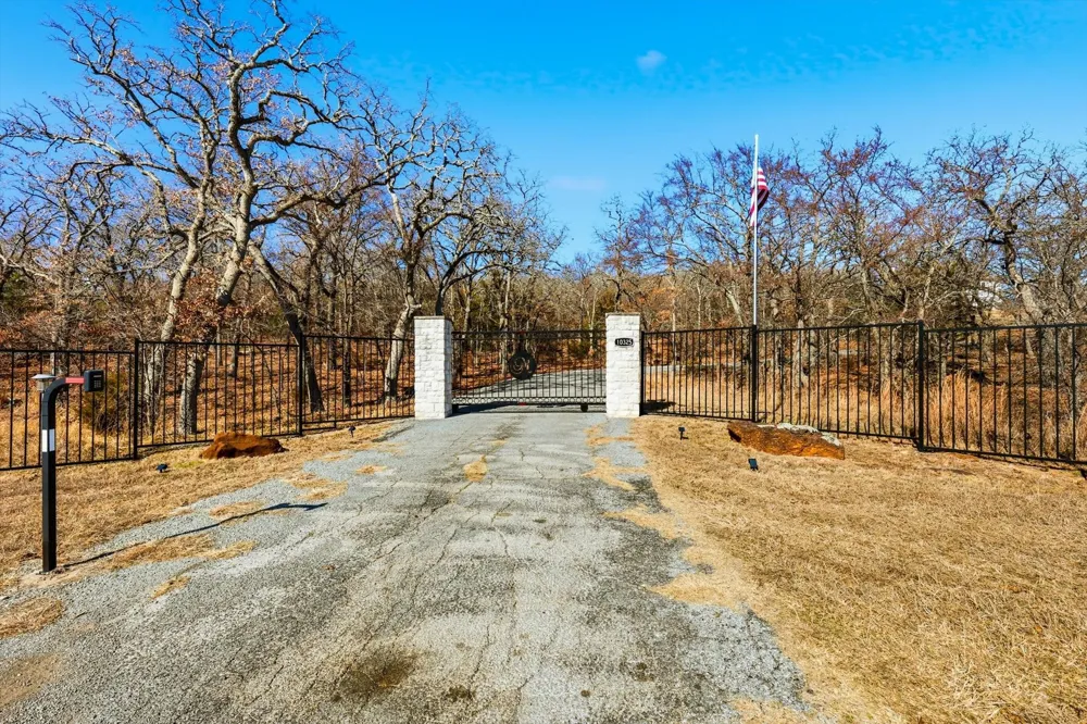 10325 E Fm 922 Tioga, TX 76271