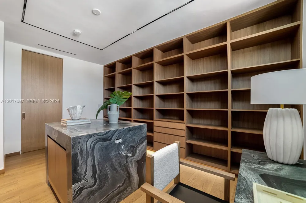 3045 Bay Rd Miami Beach, FL 33140