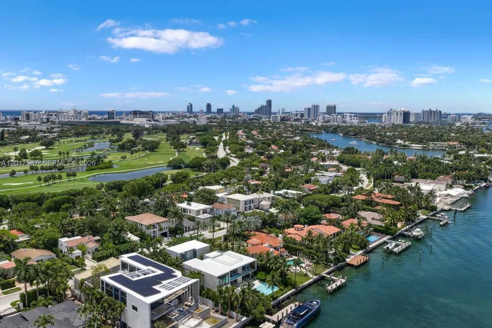 3045 Bay Rd Miami Beach, FL 33140