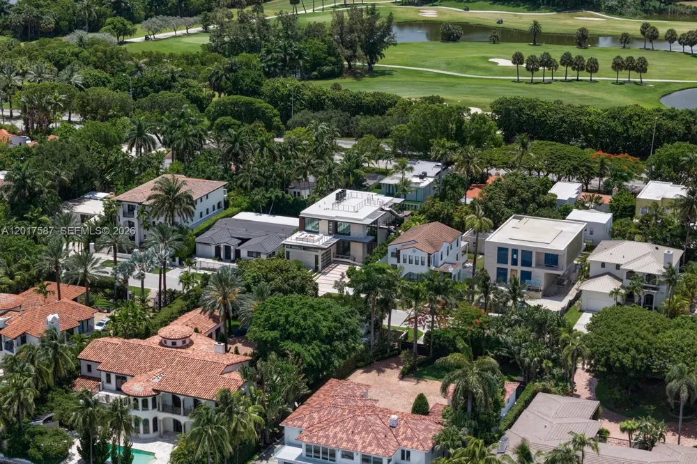 3045 Bay Rd Miami Beach, FL 33140