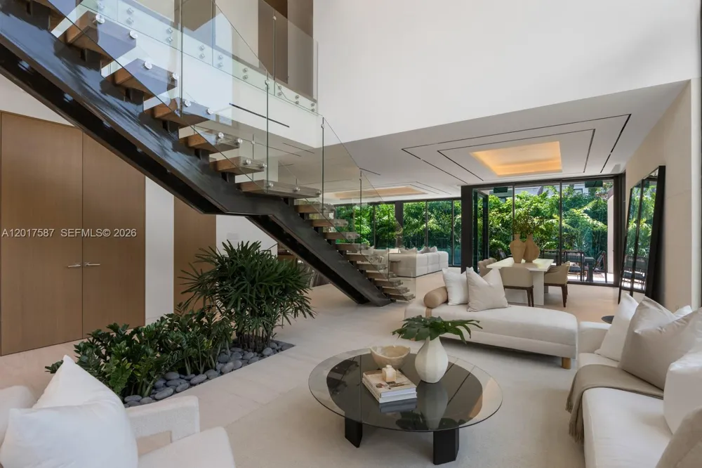 3045 Bay Rd Miami Beach, FL 33140