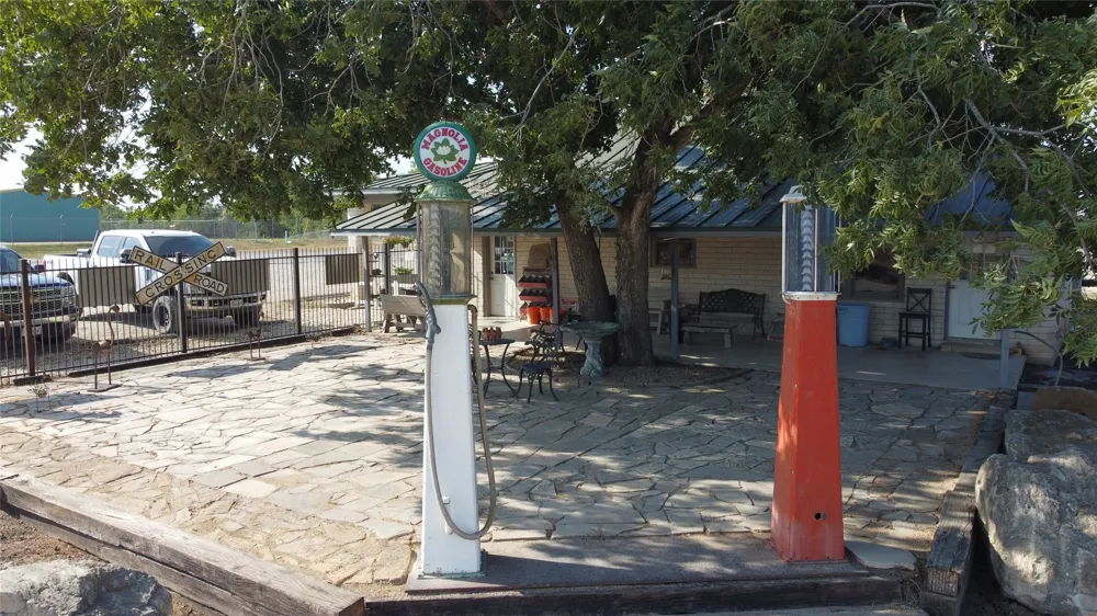1951 South Magnolia Luling, TX 78648