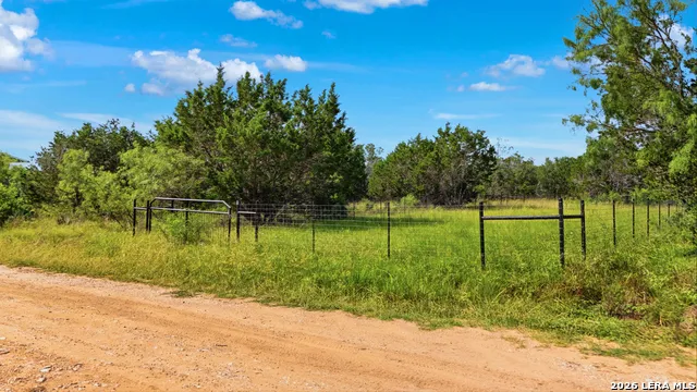 378 Medina Dr Bandera, TX 78003