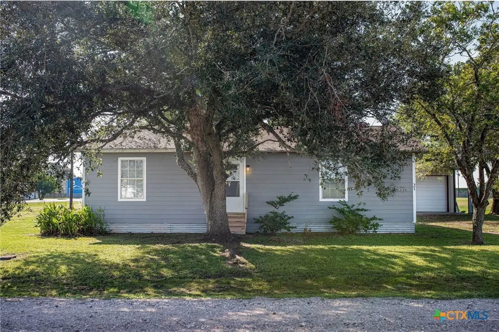 21 Mollnar Drive Palacios, TX 77465