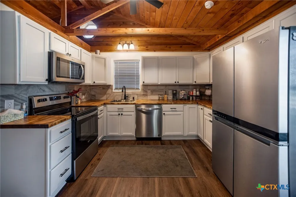 21 Mollnar Drive Palacios, TX 77465