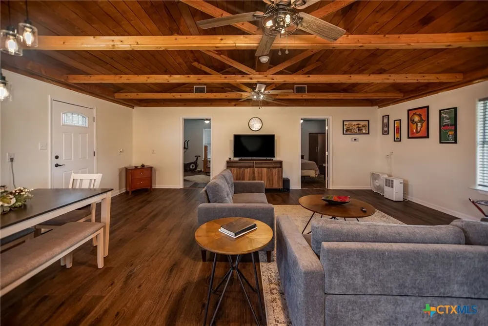 21 Mollnar Drive Palacios, TX 77465