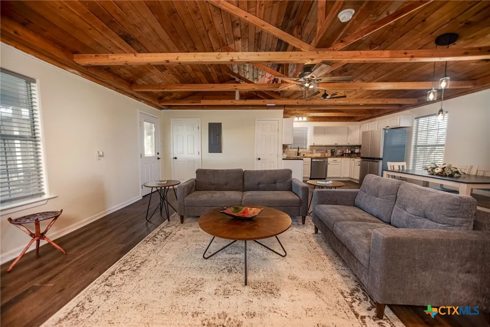 21 Mollnar Drive Palacios, TX 77465