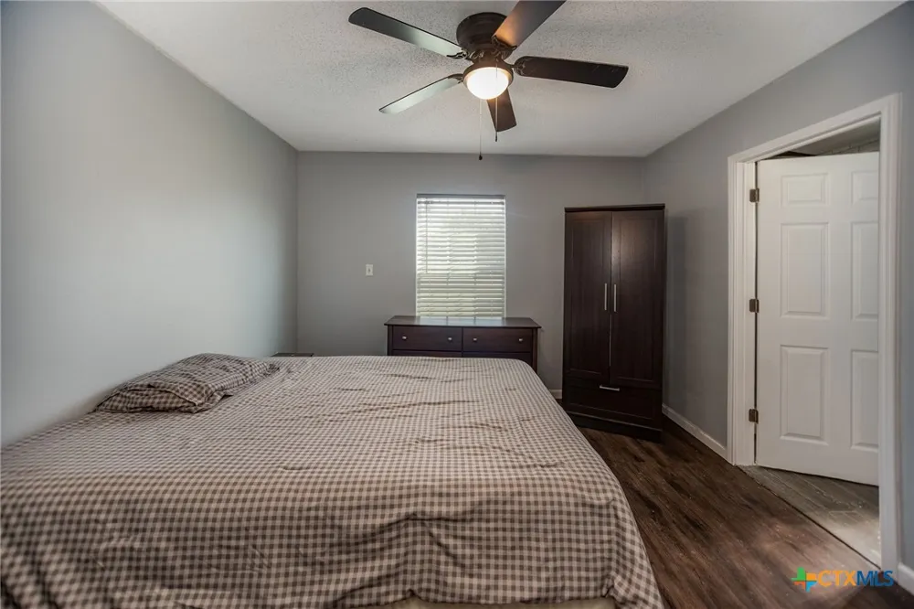 21 Mollnar Drive Palacios, TX 77465