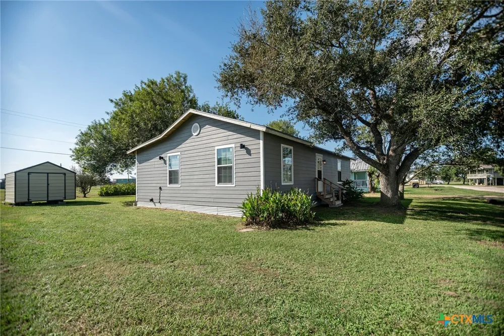 21 Mollnar Drive Palacios, TX 77465