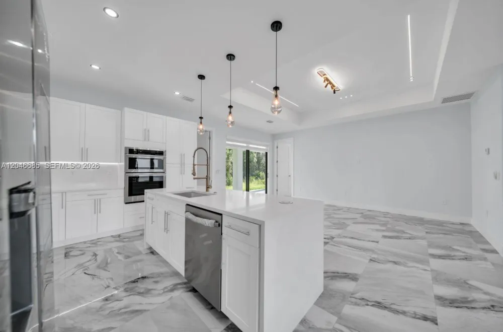 204 E 10th St Lehigh Acres, FL 33972
