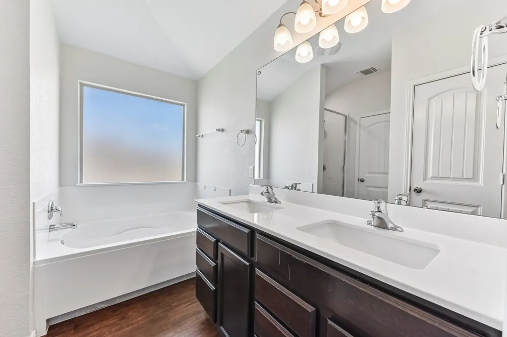 105 GREEN JAY DRIVE Jarrell, TX 76537