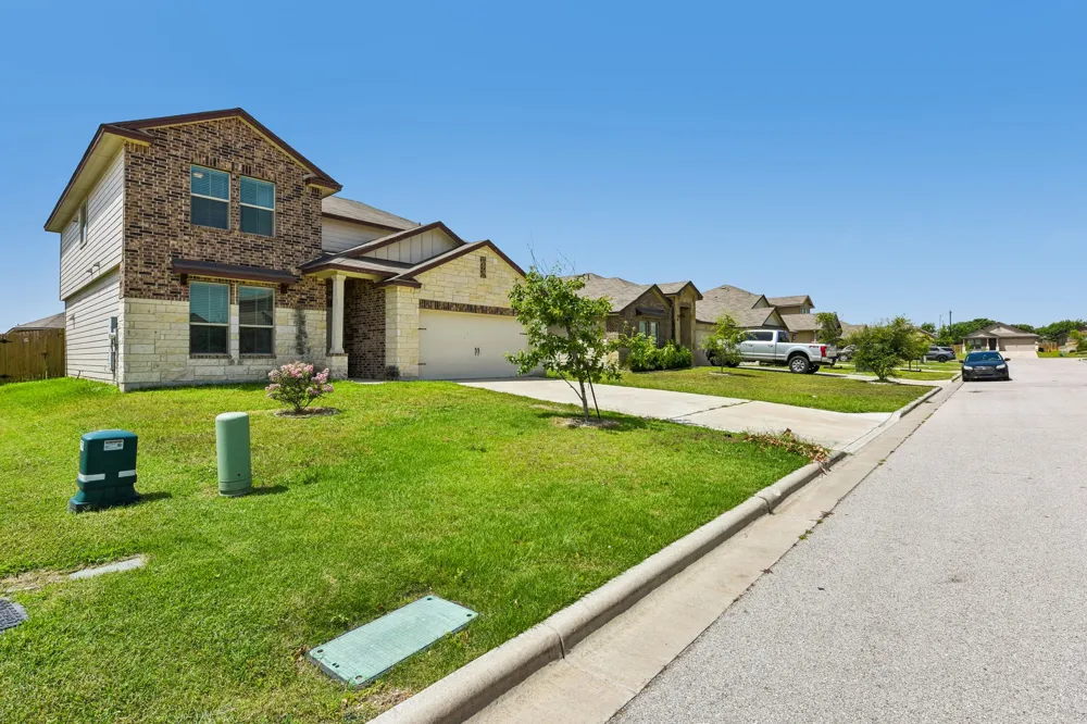 105 GREEN JAY DRIVE Jarrell, TX 76537