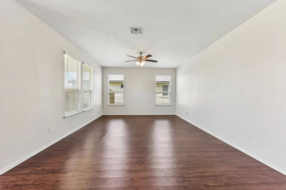 105 GREEN JAY DRIVE Jarrell, TX 76537