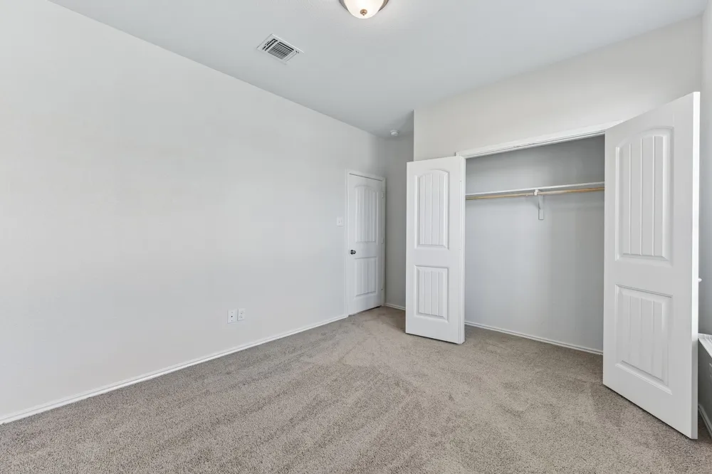 105 GREEN JAY DRIVE Jarrell, TX 76537