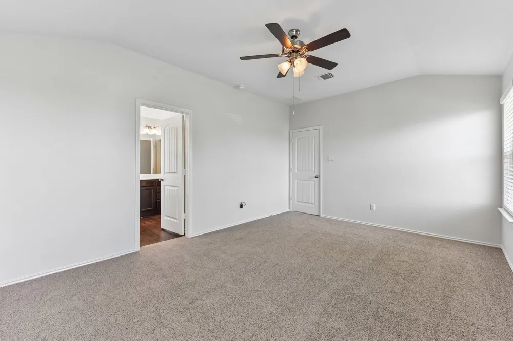105 GREEN JAY DRIVE Jarrell, TX 76537