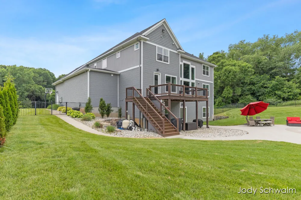 3619 12 Mile Road NE Rockford, MI 49341