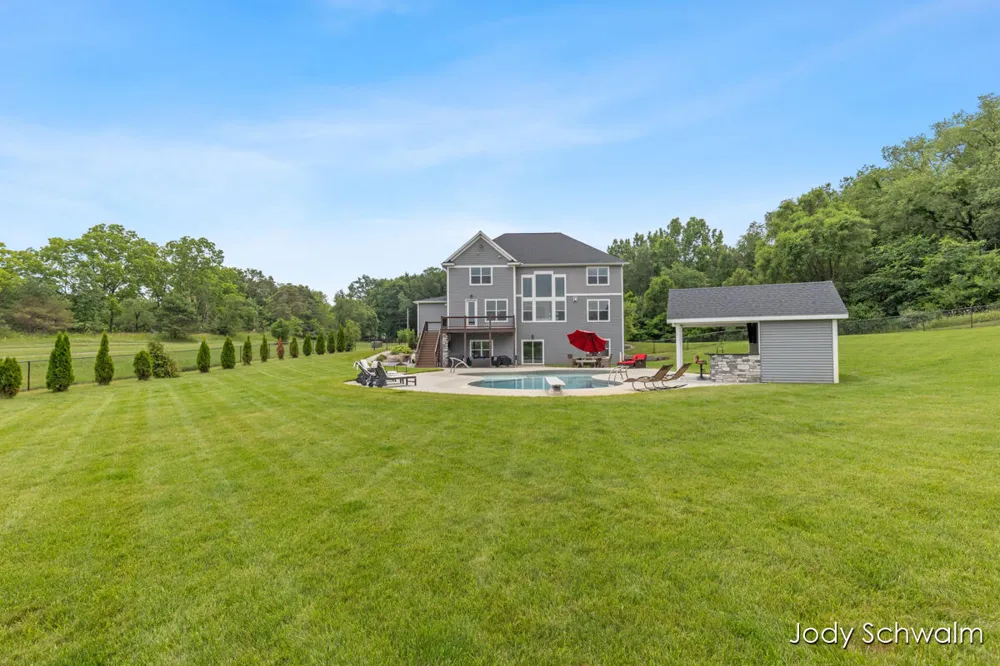 3619 12 Mile Road NE Rockford, MI 49341