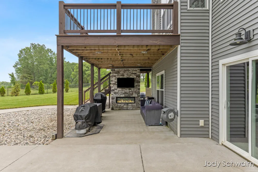3619 12 Mile Road NE Rockford, MI 49341