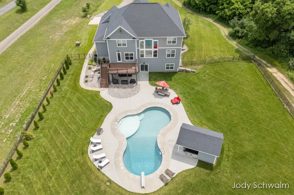 3619 12 Mile Road NE Rockford, MI 49341
