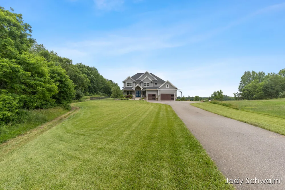 3619 12 Mile Road NE Rockford, MI 49341