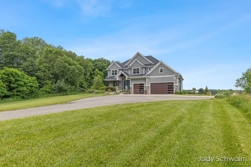 3619 12 Mile Road NE Rockford, MI 49341