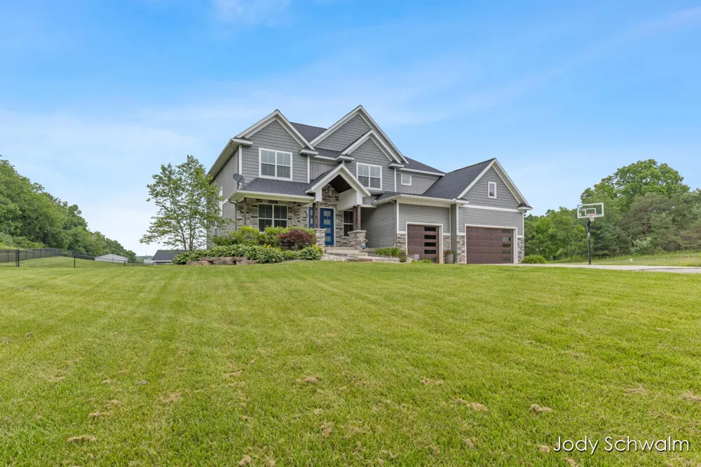 3619 12 Mile Road NE Rockford, MI 49341