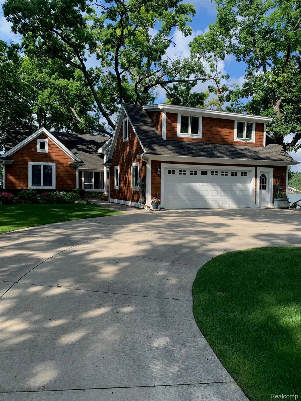3895 Dorothy -- Main House Lane Waterford Charter Township, MI 48329