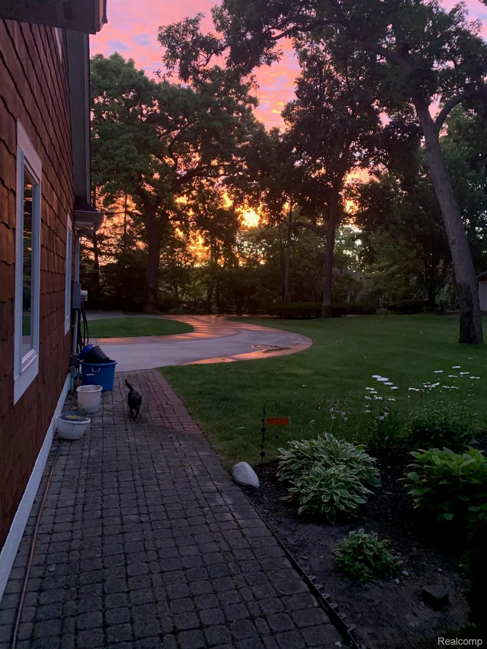 3895 Dorothy -- Main House Lane Waterford Charter Township, MI 48329