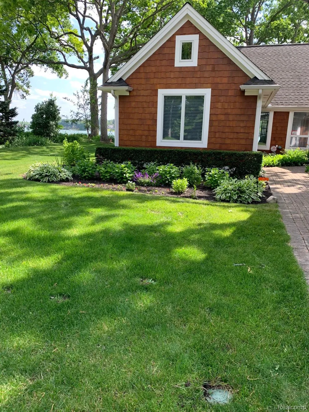 3895 Dorothy -- Main House Lane Waterford Charter Township, MI 48329