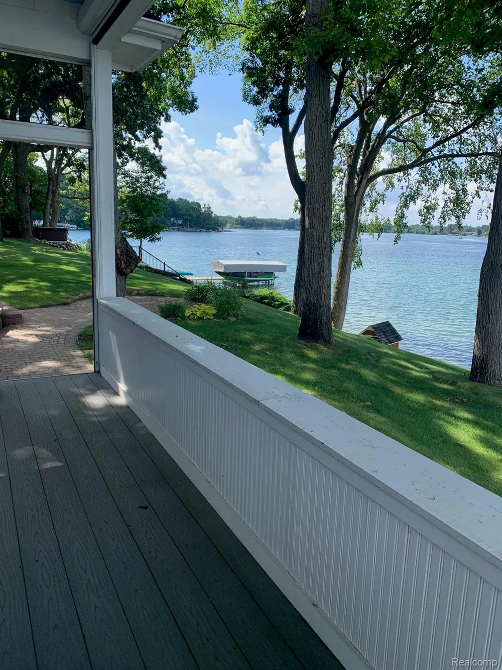 3895 Dorothy -- Main House Lane Waterford Charter Township, MI 48329