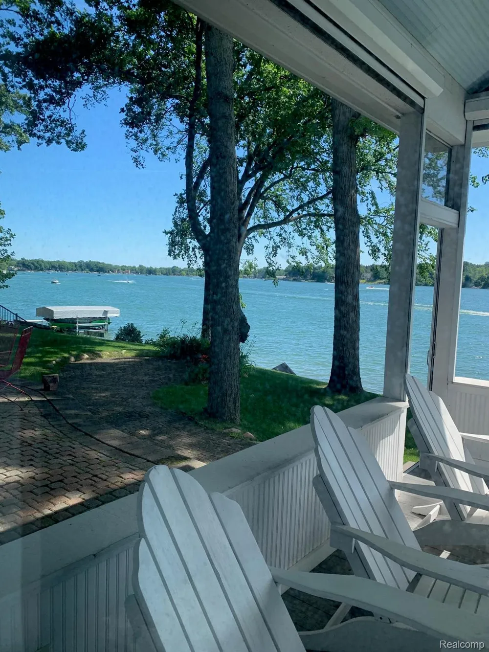 3895 Dorothy -- Main House Lane Waterford Charter Township, MI 48329