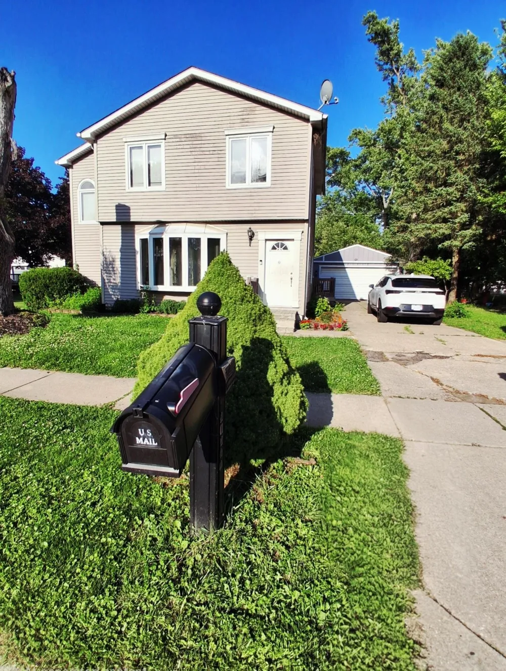 21812 Albion Avenue Farmington Hills City, MI 48336