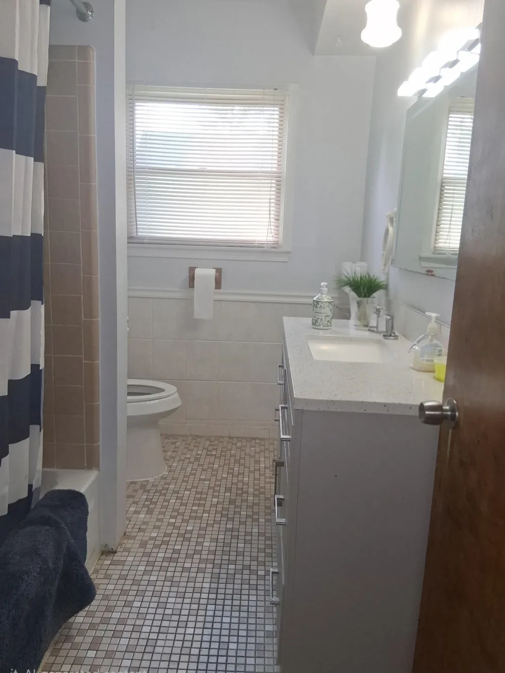21812 Albion Avenue Farmington Hills City, MI 48336