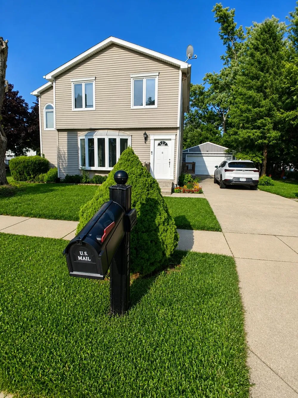 21812 Albion Avenue Farmington Hills City, MI 48336