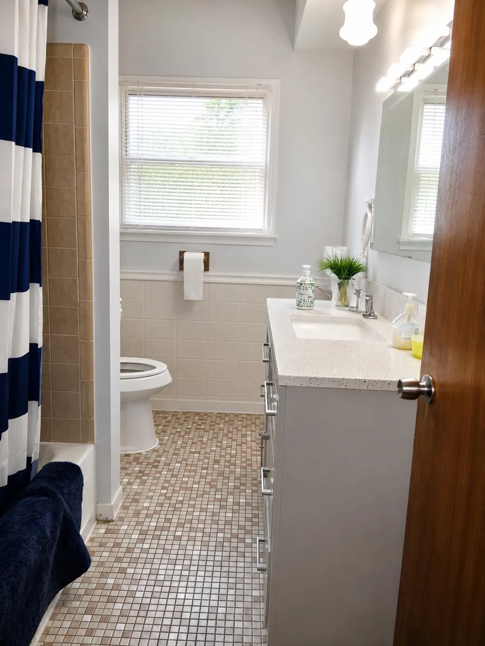 21812 Albion Avenue Farmington Hills City, MI 48336