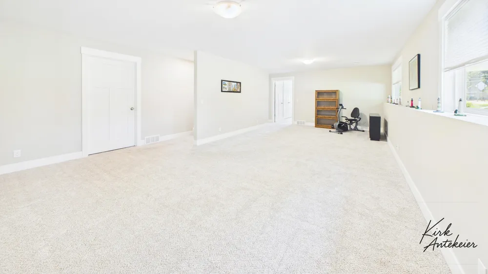 1421 E Addison Way Muskegon, MI 49445