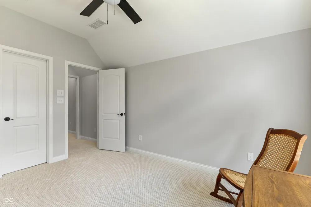 6691 Beekman Place #B Zionsville, IN 46077