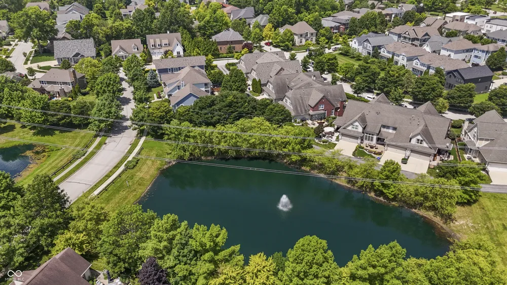 6691 Beekman Place #B Zionsville, IN 46077