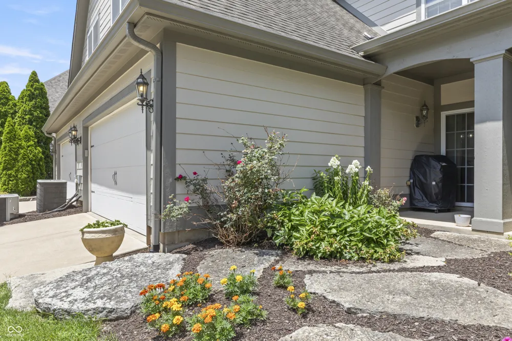 6691 Beekman Place #B Zionsville, IN 46077