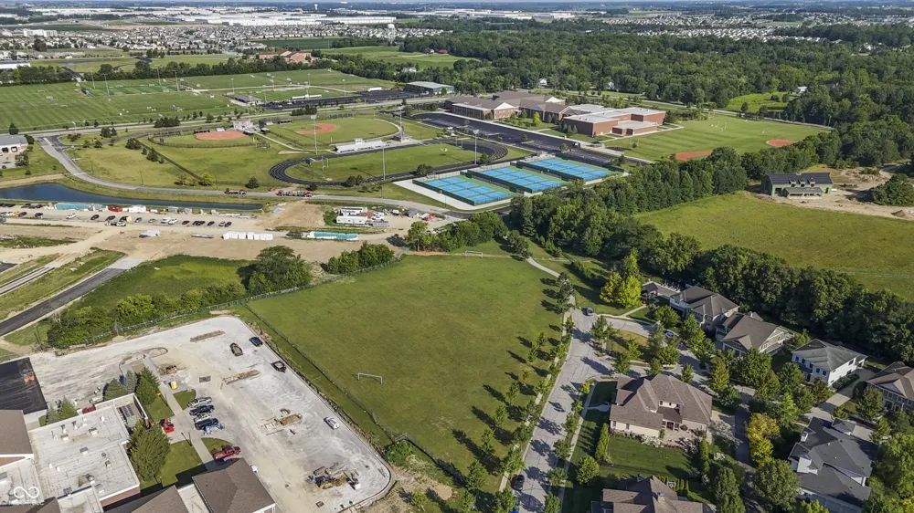 6691 Beekman Place #B Zionsville, IN 46077